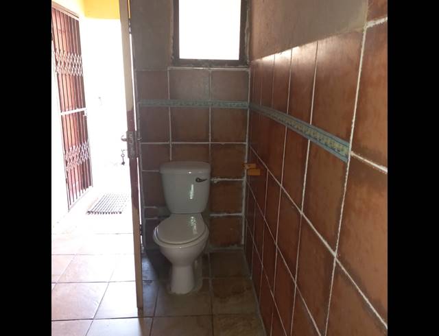 BEDROOM ROOM TO LET IN NEW DAWN PARK